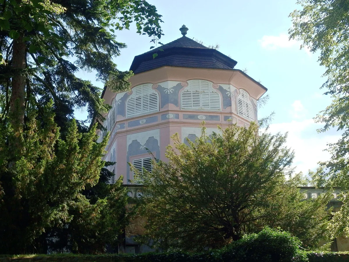Visita alla Torre Saracena di Bellaria: storia e Museo delle Conchiglie